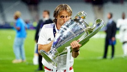 直播观看-盘点足球史上15位最伟大的10号，齐达内排名第五，前三实至名归