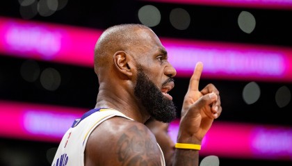 直播观看-夸梅：詹姆斯通过富保罗控制了联盟 让NBA修改规则&amp;允许他走步