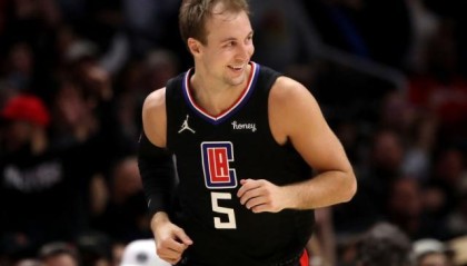 S赛官网-肯纳德手感正火热 全明星加冕三分大赛冠军？